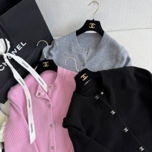 Turn-Lock Cashmere Knit Cardigan (C Style)