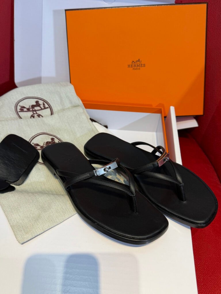 Luxury Leather Thong Sandals with Kelly Buckle Accent