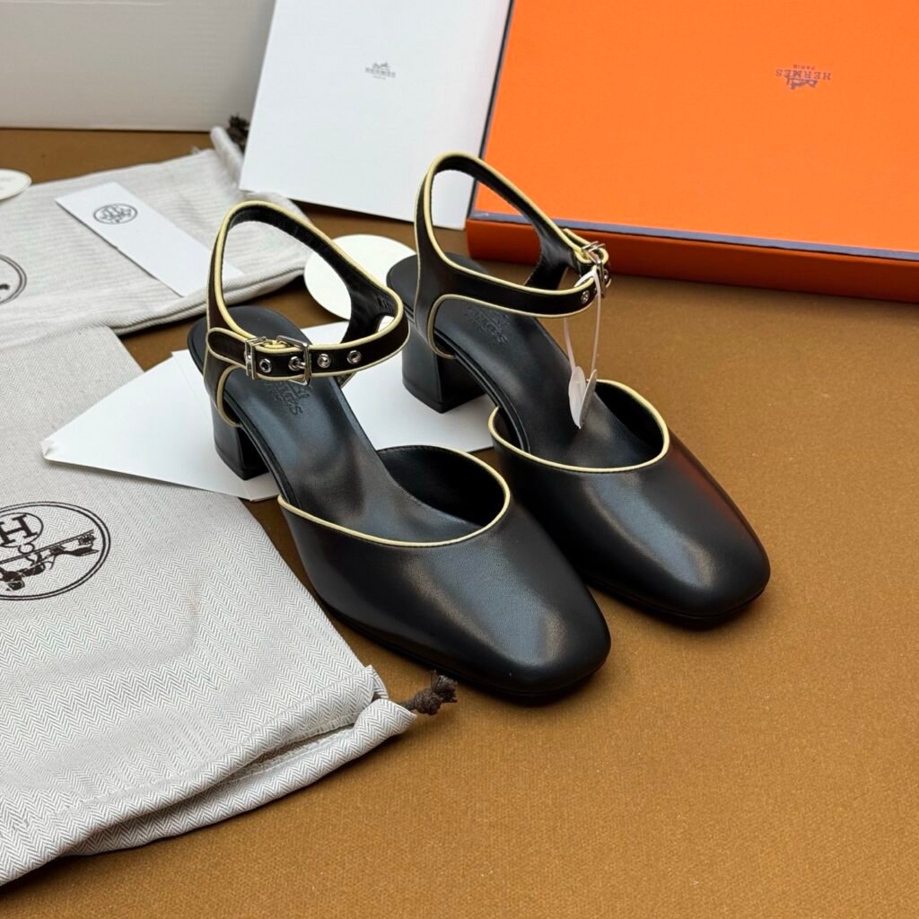 Vintage Contrast Piping Leather Mary Jane Pumps with Ankle Strap